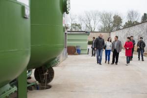 黃總帶德國(guó)外商參觀(guān)污水處理工藝 (2)