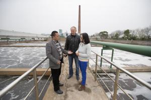 黃總帶德國(guó)外商參觀(guān)污水處理工藝 (4)