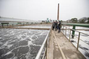 黃總帶德國(guó)外商參觀(guān)污水處理工藝